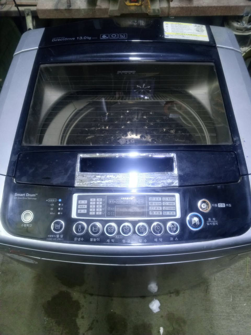 السلام عليكم غساله Lg ااكوري الاصلي 13 كيلو ضمان شرط ااشغل ومامصلحه ابد نضيفه جدا السعر 150 مكاني بصره ‏‪‏‪***********‬‏
