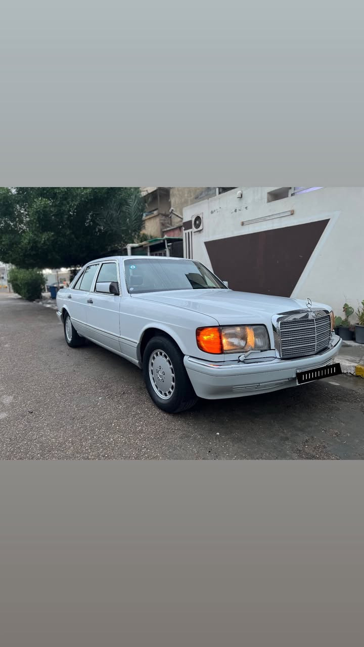 سلام عليكم 
مارسيدس 300SE رئاسي 
موديل 1991 أصل
بدون ضربة وحادث (بلادية) 
محرك 6 سلندر 
تبريد+تدفئة عل فحص شغال 100% 
كهربائيات كلها شغالة 
كير + محرك مكفولات (بلاديات) 
حدادية صدر السيارة مكفول من كلشي كله جديد وأصلي 
كشنات نفخ كهربائيات + ستيرن كهرباء 
تخم تاير جديد وأصلي
سلايت جام طگتين 
الغرفة اللون عسلي والبلادية مال شركة 
ملاحضة السيارة كلها بلادية اي شي تبديل مابيها 
السيارة كلشي متصرف عليها من الداخل والخارج 
سنوية بأسمي ثاني يوم تحويل 
رقم بغداد جديد + هزة جديدة 
مكان السيارة بغداد الحبيبية 
للأستفسار والسعر ***********
