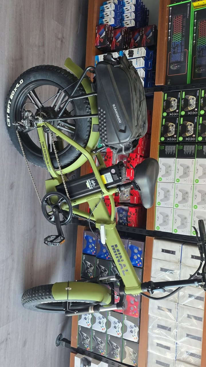 بايسكل كهربائي شركة 
Minal FTC200
اشتريتة قبل اقل من شهر ب مليون و 400 من وكالة الدوحة
سبب البيع محتاج فلوس شوية مستعجل
البايسكل بطارية ليثيوم و كلة بلادي و تقريبا اي شخط ما بي
شاشة كبيرة ملونة تختلف عن الدراجات
محرك ١٠٠٠ واط حقيقي 
بطارية ٤٨ فولت ١٥ امبير 
(خلايا LG)
سرعتة حوالي ٥٥ حقيقي
حجمة ضخم و تايرات عرضها ٤ انج و حجمها ٢٤
ويل المنيوم كاست مو سيم
لايت امامي و خلفي
بريكات هيدروليك XOD
بعدة بل ضمان ٩ اشهر على اي عطل مصنعي
السعر مليون و ٣٥٠ قفللل
البايسكل جديد و نضيف و كلشي ما بي
ماشي فقط ٤٦٠ كيلو و مضموم بل بيت مو بل شمس
ويا هدية جوب اضافي و جنطة و سكليتر هم اضافي سبير
الواتساب ***********
