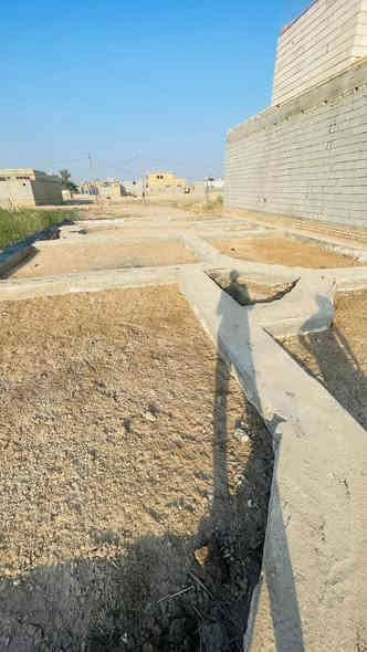 السلام عليكم حصيره زراعي للبيع مساحه ٢٠٠م
تفاصيل غرفه ٢ + صاله + مطبخ + ديوانيه + صحيات 
المكان حي الحسين شارع صوره الامام الحسين 
تبعد عن الشارع ناصريه سوق الشيوخ حوالي ٤٠٠ متر 
السعر ١٢ مليون وبي مجال 
للستفسار *********** واتساب ***********
