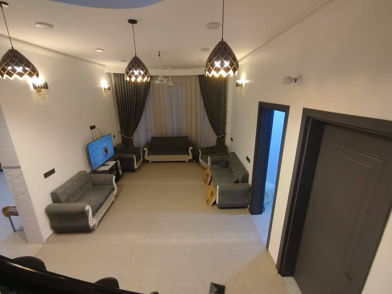 سلام عليكم بيت للبيع على طريق السنيه المساحة 250م البناء طابوق كونكريت غير متواجد على فيس للاستفسار على ***********
