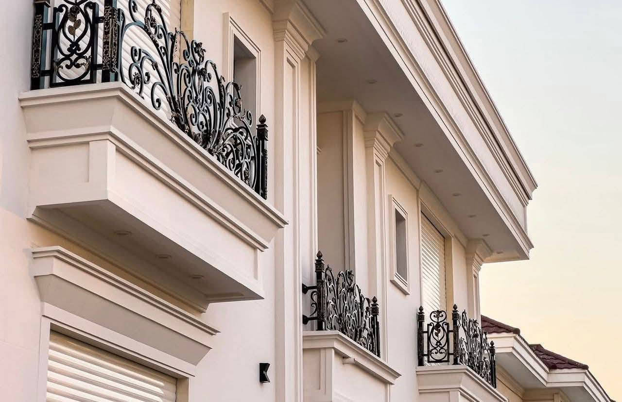 حدادة أبو جود لبيع كافه أنواع الابواب والشبابيك والمحجلات والقمريات العنوان موصل صناعه الكرامه جانب الايسر انسب الاسعار واتساب ***********
