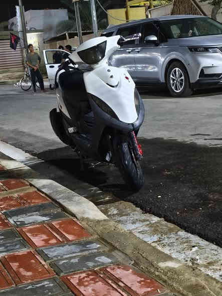 السلام عليكم ماكس عدله كفاله عامه الدراجه كلها جديده الدراجه بيها تزويد صلنصه رياضي بلاد وكلجات رياضي الخلفي بلاد والامامي شديته اصلي فول شلعه ومعدل سعر الدراجه 900 وبيها مجال الدراجه مو سعرها بس متوازي على بيعتها محتاج مكان الدراجه طويريج. للاتصال ***********
