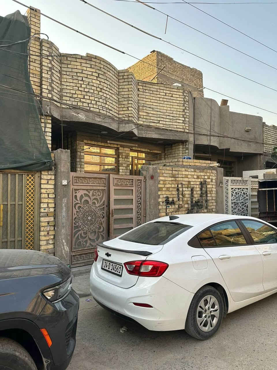 السلام عليكم ورحمة الله وبركاته
العنوان الامين الثانيه 
اقرب نقطه مركز الصحي قيد بناء 
بيت طابو زراعي صرف 
مساحه 100 متر 
طابق واحد 
بناء حديث 
خدمات فول 
الاتصالً ***********
