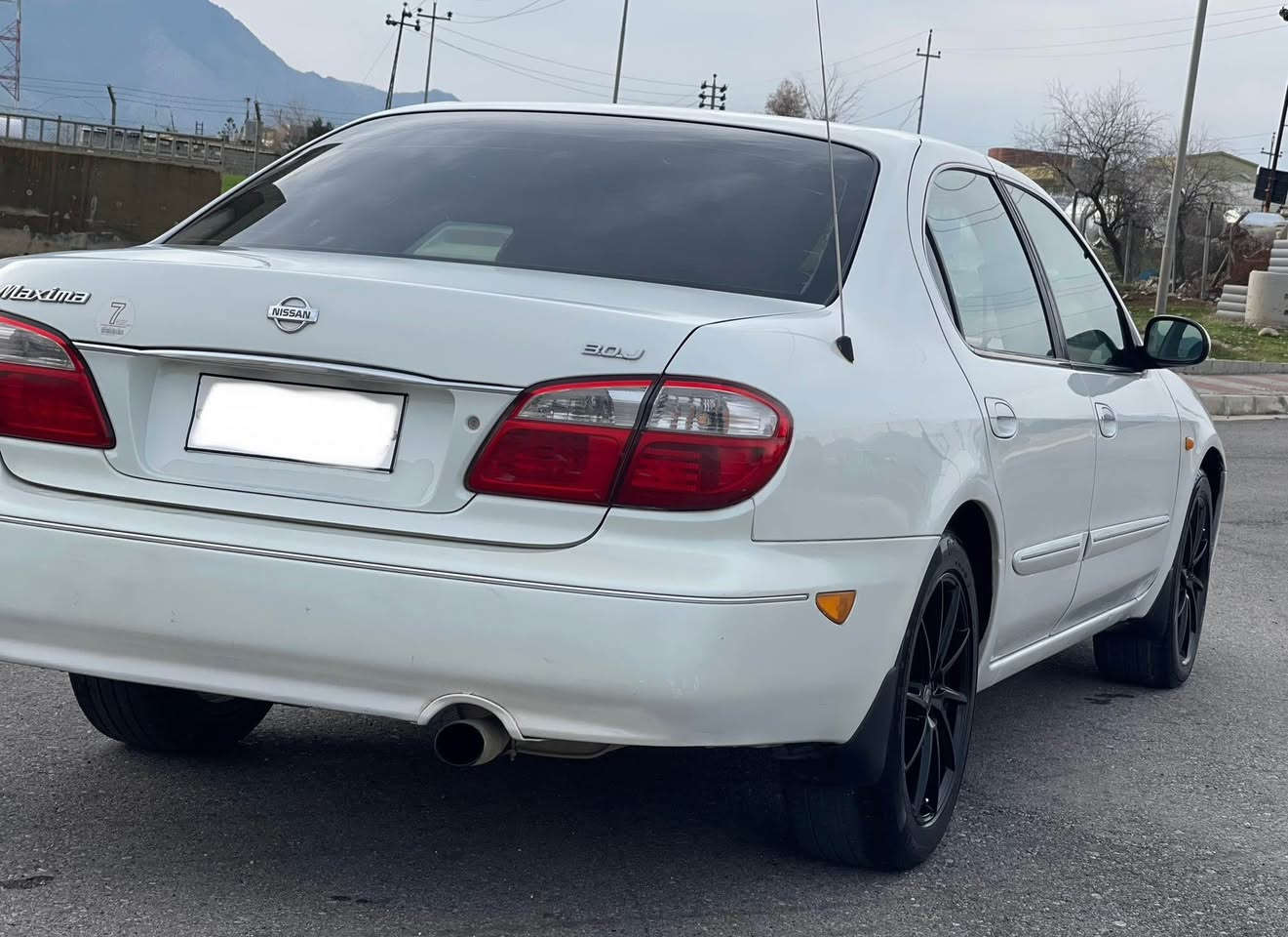 نيسان مةگزيما موديل٢٠٠١
ئارم پلاستك هةولير
رةقةم بةغداية
وةكالةشي لةگةلة
من بةشةرتي ئارم دةي فروشم
پاكانةي ئارميشي بوكراووة
مةكينه٣٠٠٠
گير ئوتو ماتيك
گيرو كينه بةشةرت
ساردو گةرم بةشةرت
توندو تول
چوار تاو ويلي نوي
هةمو گياني بةشةرت
بةرة گة دةرگاو كوشني بيلادي لوك
كامل گةعيةكراووة
سي پارچةي بوياغة كةميك پيشي هةية
كارةباي هةموو گياني ئيش دةكا لوك
سندوق كارةباي
دةرگاي بةنزين كارةباي 
قوفل مةركةزي
سةيارةكة لةرسمدا چونه روبةروجوانترة
سعري 55$
معامةلة
*********** بشدار, السليمانية
