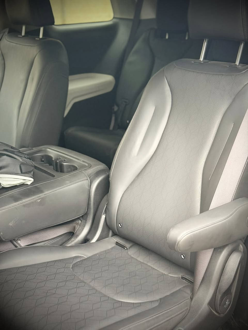 السلام عليكم 
كياء كرنفال 2024 بغداد 
عداد 8000 ميل حادث السيارة خلفي قبق الصندوق مبدل جديد  بجم كبس ليبل واحد بدون ايرباك وصور الحادث متوفرة 
السعر 29الف دولار 
هاتف ***********
