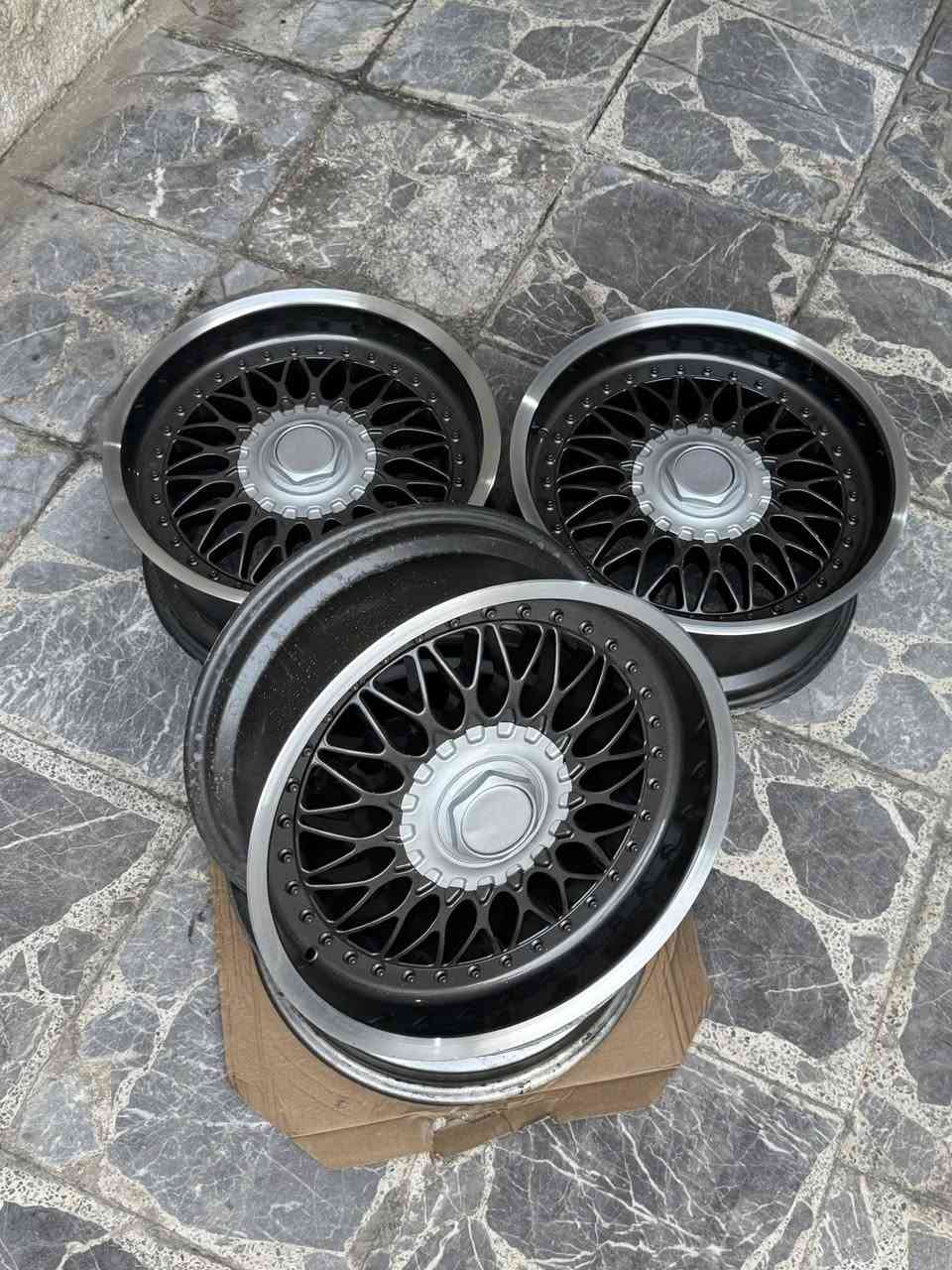 السلام عليكم
تخم البينا جديد قياس 17 تو سايز غير مستخدم 
سعر 300$ 
تخم bbs اصلي ون سايز شفة عريضة 375$ 
بغداد مجمع مشن تقاطع زيوت معرض الصفار يتوفر توصيل 
للاستفسار واتس اب ***********
