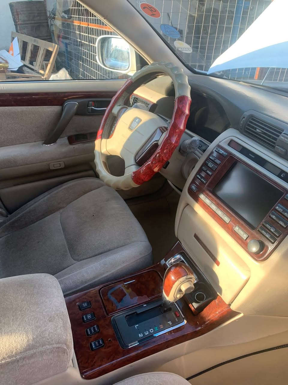 تويوتا كراون ملكة 
المواصفات
4 دكم كرستال فول عدا الفتحة
مكينه ديفور الجبير شاصي 175
تبريد خلفي
ثلاجه
ويل نجمه 
مري شفط+ هيتر بلاد
ستيرن كهرباء
4 كشنات كهرباء
برده خلفية
مانع انزلاق
داخل بيجي وصاج ملكي
دمام خلفي
مثبت سرعة
حداديه جديده
باتري جديد
تخم تايرات جدد
سبير ما نازل
تحويره النجف فوك وجوه
كفاله من كص ونقل جثه وضربه القويه
رقم كركوك مدفوع كمرك 
باقي بس فلوس الرقم وتحول ب اسمك
السعر 120وبيهة مجال بسيط 
رجاء المو شراي ليكسر بيه 
للتواصل 
‭0783 130 0334
