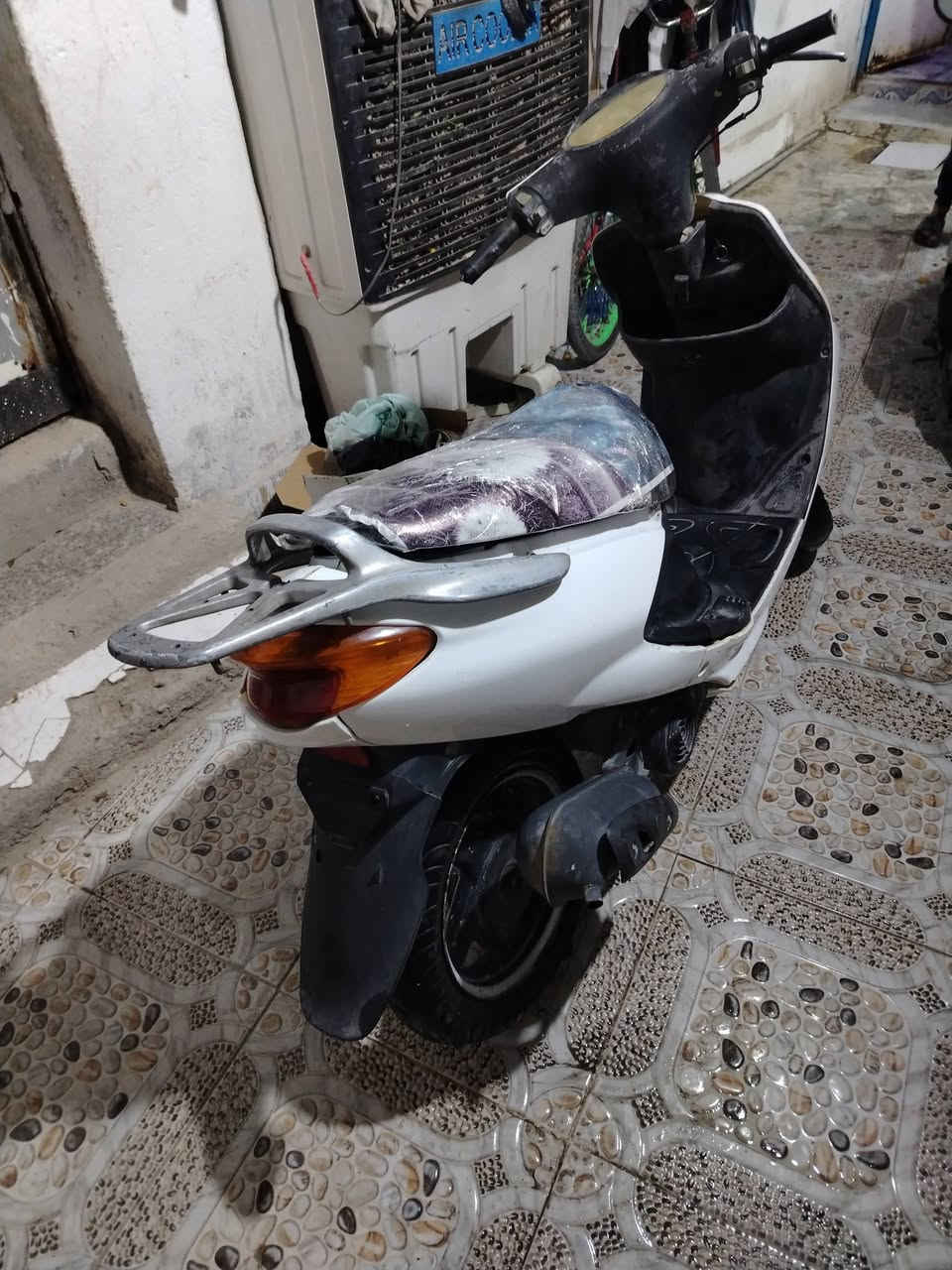 سلام عليكم اكززللبيع دراجه خيرمن الله شغاله سلف هندر تايرات جدد مكينه ناعمه دراجه نقصه باتري تعبان وكلوب الكدام محترك سعره 175 مكاني ناصريه مركز حي الزهرا يم علوت السمج شراي اتصل وخادمك  ***********
