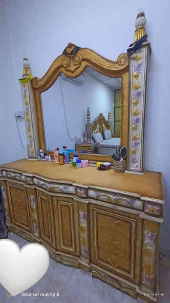 غرفة اخشاب للبيع بمبلغ 500 الف وبيه مجال للتواصل على الرقم التالي *********** البصرة _ إسكان الموانئ
