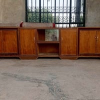 يوجد بوفيه طوله ثلث امتار ونص خشب حطاطه للبيع سعرها 160,وبي مجال 07813...