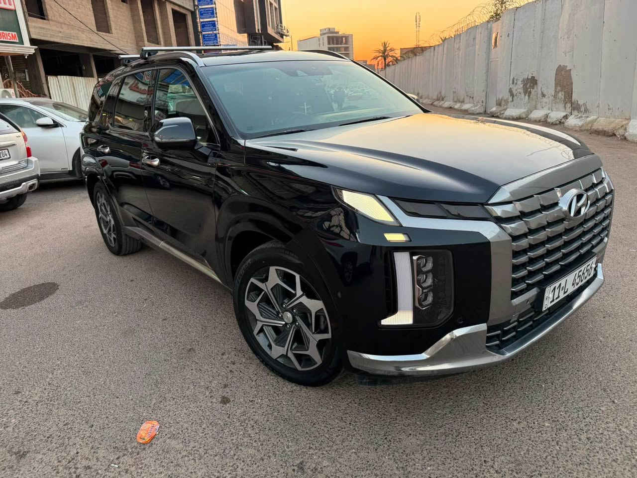 اسم السيارة:هونداي بلسايد
الفئة:كلكراف. 
المديل:2022 محدثه 2023
اللوحة:بغداد . 
السعر: 280 ورقة . 
الضرر: بنيد + صبغ جاملخ ايمن 
*السيارة مكفوله من الغرق والحرق. 
————————————————————————
1-حجم المحرك 6 سلندر 3800. 
2-عداد المسافة  31 الف ميل. 
3-بصمة ابواب وتشغيل عن بعد. 
4-زينون عالي ناصي آصل. 
5-فتحة سقف. 
6-رادر جانبي مانع اجتياز. 
7-فور ويل درايف.4*4. 
8-تحديد مسار. 
9-كامرات محيطية. 
10-حساس حلفي. 
11-شاشة كبيرة مع كامل ايعزتها. 
12-تدفئة+تبريد الكراسي الامامية. 
13-تحكم ستيرن جهيتن. 
14-جنطة كهرباء. 
15-حساس خلفي. 
16-سستم صوت متكامل. 
17-كنترول تبريد خلفي منفصل. 
18-كشن سياحي. Vip. 
19-رادر امامي. 
20-الكراسي الامامية كهرباء. 
21- ٧ راكب ٣ قطع تبريد. 
22-اشاير مري قابلة للطيء. 
23-مقاعد جلد اسود بلادي. 
*وباقي الموصفات المعروفة في فئة (كلكراف). 
————————————————————————
للأستفسار:
‭*********** كربلاء, العراق
