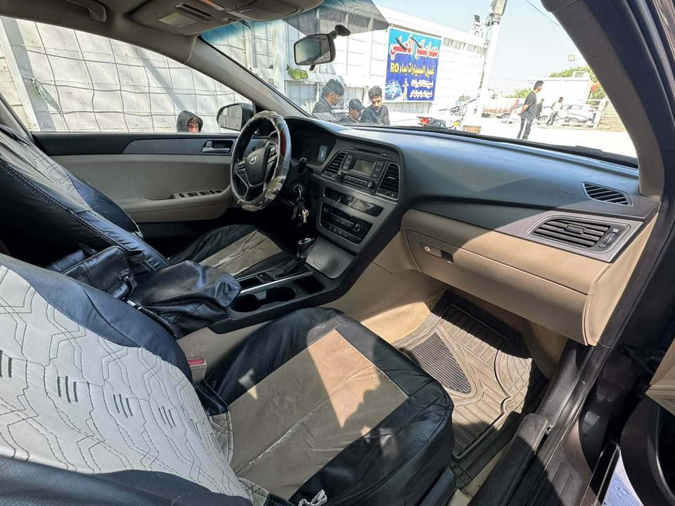 ٢٠١٧ سوناتا
امريكي
حادثها بهذه الصفحة الي مغلفه بالابيض
وبيها طعجات بسيطه مبينه بالصورة
سيارة خير من الله 
سعرها ب ١٢٠ وبيها مجال بسيط جداً
للتواصل

***********
