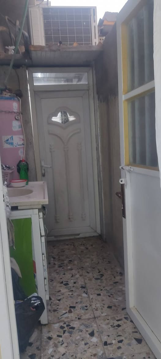 السلام عليكم توفر عندي بيت زراعي واقع حال مكاتبه فقط كامله كل الخدمات ما عده التبليط مساحة البيت 105/جبهه 7/نزال 15/ طابق واحد بناء حديث 2025/موقع البيت البلديات منطقة البستان بين الضباط وشهداء العبيدي قرب سوق الميت شهداء العبيدي قرب مدرسة الشهيد حسين كريدي للاستفسار اكثر *********** الرد او الاتصال ماسنجر واتساب
