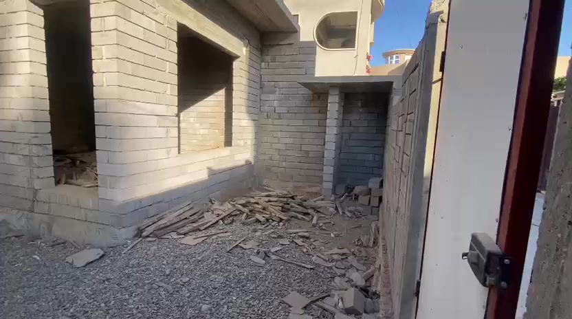 بيت هيكل عظم للبيع
الموقع / حي الملايين الاولى خلف معمل الاخشاب 
مساحة 200 م. 10*20 
بناء حديث
سعر 69 مليون 
للتفاصيل 
التواصل ع الارقام 
***********
***********
