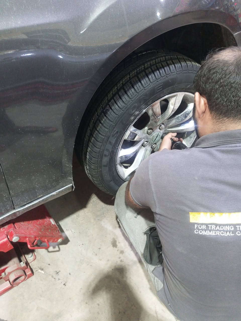 كفالة من الحادث
موديل 2013
موجودة بالبصرة رايحة للعمارة مرتين فقط مرة فحص ومرة دك رقم .
تسجيل جديد صار اسبوعين من دكيت الارقام .
 تريد تحولها بالبصرة او باي محافظة بالحالتين موجود . 
ما بيها حادث 
والصور هي تحجي شنو مواصفاتها وشنو نوعها . 

نقصها ربل حدادة امامية .
 ودكمة تنزل جامة مكسورة . 

الباقي كله شغال
كير ومحرك وتبريد وكلشي ع البلاد وايرباك سليم  . 
تدفئة بالكشن 
كير طيارة ومحرك 3600 
لايت زينون
زوج تاير جديد
باتري كذلك
دسكات امامية وبنز خلفي جدد .

السعر 155 وبيها مجال وبعد هم بيها مجال  .
*********** 

الشراي يتصل والمو شراي نعرفه شيسوي 😉 .
