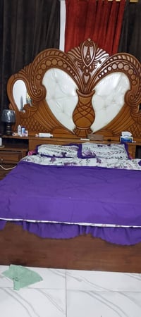 سرير • للبيع • اثاث • ديكور منزلي • غرف نوم