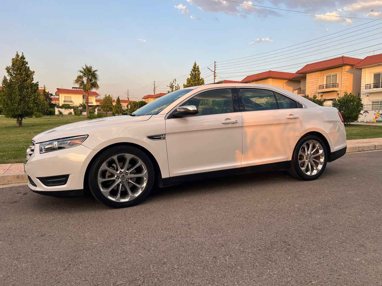 للعشاق التميز وفخامة الامريكي🔥🔥
Ford_tarues limited (NIVA)
فورد تورس (خليجي شركة نيفا)
ليمتد فول للاخير 1/1
الموديل :2013
ناقل السرعة ؛أوتوماتيك سبورت
عدد السلندرات ؛ 6 سلندر
حجم المحرك: 3.5L
القدرة الحصانية ؛ 288hp
نظام الدفع ؛ امامي
دواخل اسود 
الدواخل:7الوان
بصمة ابواب وبصمة تشغيل+تشغيل عن بعد
 جلد - كهربائي - تدفئة - تبريد - مساج-سترين تدفئة
وسادات هوائية ؛ 10 + 3 شاشة + رادار امامي وخلفي + حساسات+اوتو بارك
قياس الإطارات ؛ 20انش
السقف: سلايت رووف
بردة خلفي 
بيها ثلاث مكانات صبغ 
جالملغ جهة السكن 
 و الجاملغ الامامي 
والخلفي جهة السايق 
 بدو حادث بدون ايرباك بدون دواخل صبغ للجماليه اثر دحجات وشرط الصبغ درجه اولى
 وسونار موجود 
المكان اربيل  
السعر 130$
للتواصل ***********

