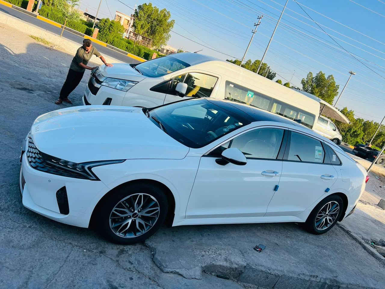 ‏ تحيه طيبه السلام عليكم ورحمة
كيا كي فايف (k5) 2022

الموديل 2022(خليجي ) .
المحرك : 2.000 . 4سلندر/
العداد70الف 

 المواصفات
فتحة سقف(بانوراما)
دخول ذكي(بصمة) +تشغيل عن بعد
شاشة اصلية +كاميرا +حساسات
المصابيح الامامية زنون+LED
المصابيح الخلفية LED
مقاعد تدفئة تبريد
مقاعد جلد+كهرباء
سايد بريك بصمة
اوتو هولد
محدد سرعة
فول تحكم ستيرن
درايف مود
مري كهرباء
 المواصفات المعروفه خليجي
رقم اربيل جديد تحويل ثاني يوم
‏السعر  خاص
اي اسفستار رقم صاحب السياره
***********

