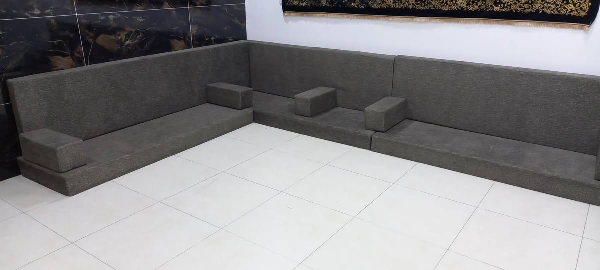 السلام عليكم ديوان أرضي مستخدم بسيط ومابي اي ضرر جديد يعني
٣ قطع   ارضية و٣ قطع ظهر 
مع لولة عدد ٦ 
قطعتين  مترين و ٥  سم 
وقطعه واحدة متر و٩٥ سم  
ارتفاع عن الارض ١٦ سم 
سمك الظهر ١٠ سم  عن الحائط
عرض ال لولة ٢٠  سم 
نوع الاسفنج   اسفنج تخم عربي  درجة أولى    ضغط عالي    والقماش باربي درجة أولى مميز قماش خاص مال ديوان  بالحقيقة اللون أحلى اللون زيتوني طوخ 
السعر ٢٧٥ وبي مجال بسيط 
سعر الشراء ٤٥٠
المكان الحرية


**إذا كنت صاحب هذا الإعلان وتريد حذفه لأي سبب، رجاءا أرسل رسالة إلى الدعم الفني**