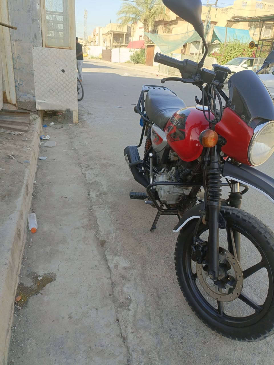 سلام عليكم دراجة بوكسر مديل 22 نضيفة تخبل وشرط النعومة والشلعة والمعدل دراجة برغي مناقصهة اوراق الدراجة وبيهة لايت زنون وهورن سيدان ومسرع اشارة دراجة كاملة مكملة من التاير لتاير مكاني بغداد البياع رايدهن بمليون و300 وتساب ‏‏‪***********‬‏
