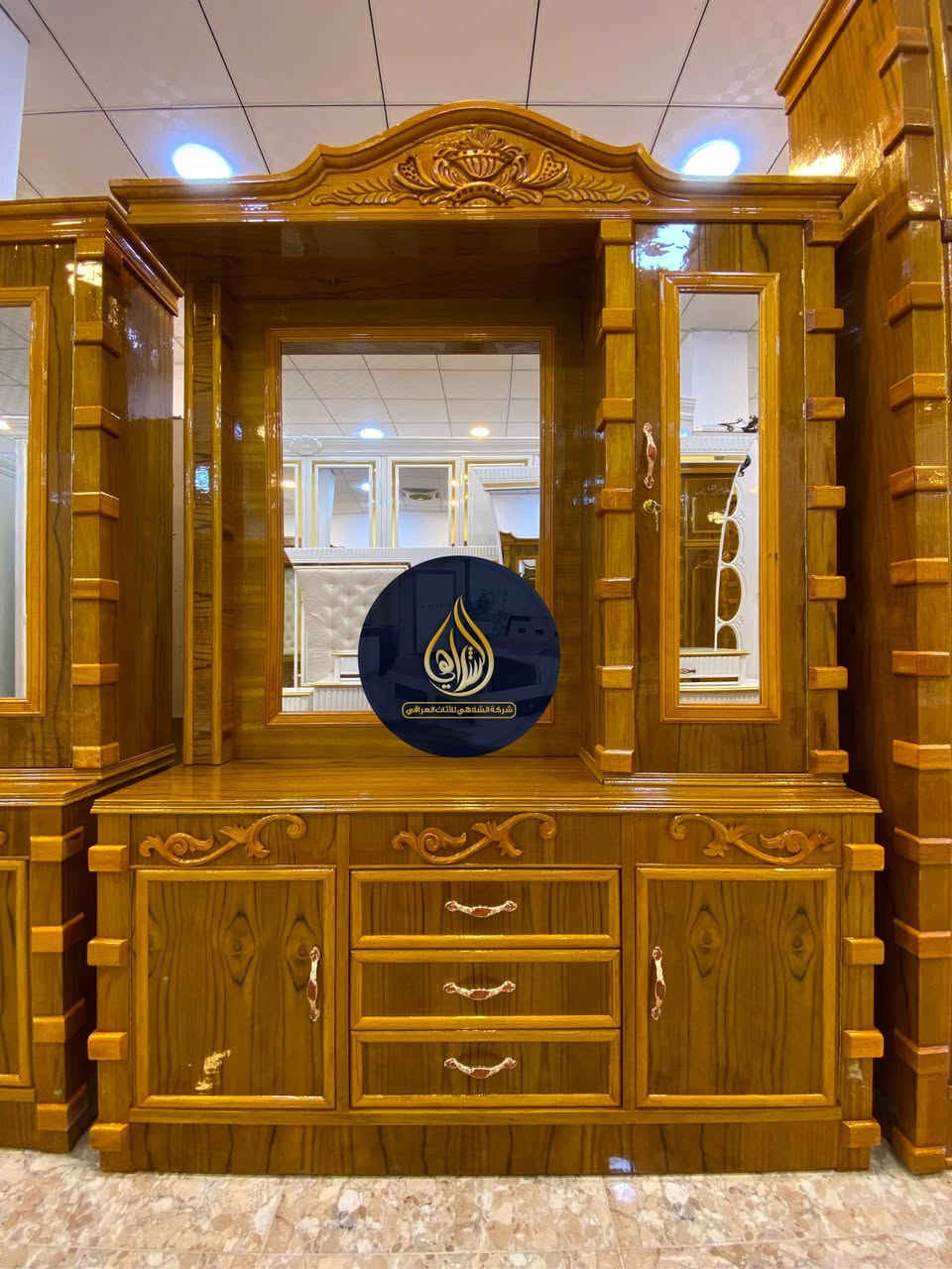 #تخفيض_لمدة_اسبوع_فقط

السعر قبل التخفيض مليونين ونص 

السعر بعد التخفيض مليونين وربع فقط

موديل مسرح الياسمين 

نجارة عراقية 100‎%‎

ضمن وجبة الدرجة الاولى 

غرفة 6 ابواب طابقين ملحق

وجه الكنتور صاج طبيعي 5ملم

داخل الكنتور صاج طبيعي 4ملم

القاعدة الارضية بلوك بورد

ارتفاع الكنتور 270سم

عرض الكنتور 360سم

عرض الكنتور مع زاويه الملابس 455سم

السعر 2500 فقط

شركة الشلاهي للأثاث العراقي 

العنوان محافظة واسط قضاء العزيزية قرب كراج بغداد 

خدمة التوصيل والشد مجاناً الى جميع محافظات العراق

خدمة الصيانة ما بعد البيع لمدة سنتين مجاناً 

***********

***********
