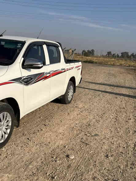 بيكم هايلوكس 2016 للبيع السياره محدثه 24 بيهه صبغ ماشيه 200 وشويه شاصي محرك كير ساره مكفوله عده صبق جاملق البدي وروس الجاملقات الكدام كير اوتماتيك السياره حلوه كاعده رقم اربيل  باقي التفاصيل ***********
السعر 235 وبيه مجال
