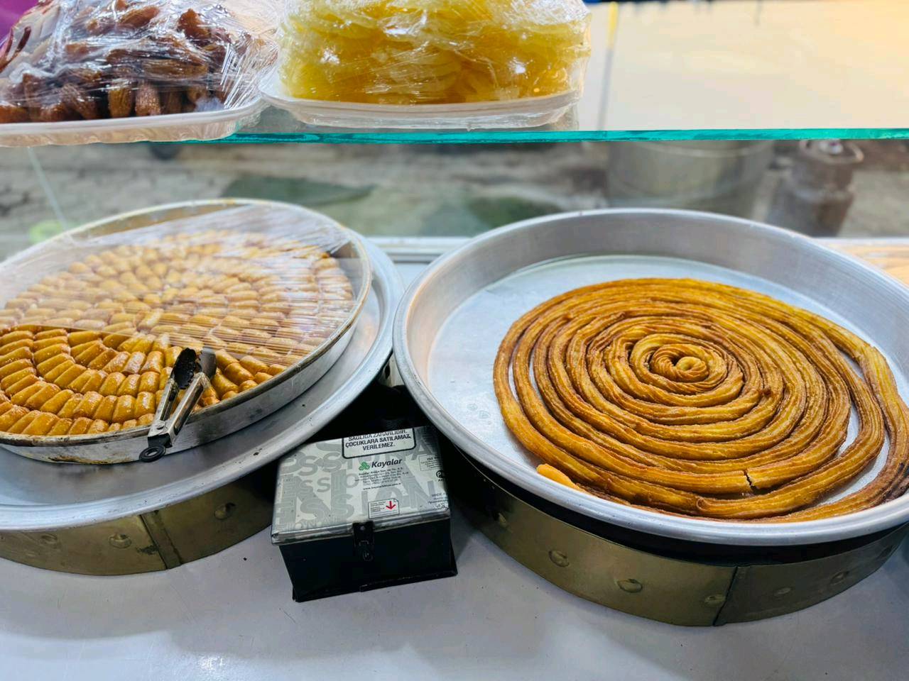 غراض حلويات كاملة وداطلي موضحة بالصور اتصل على الرقم وبيك خير وتدلل كربلاء سوق المعملجي