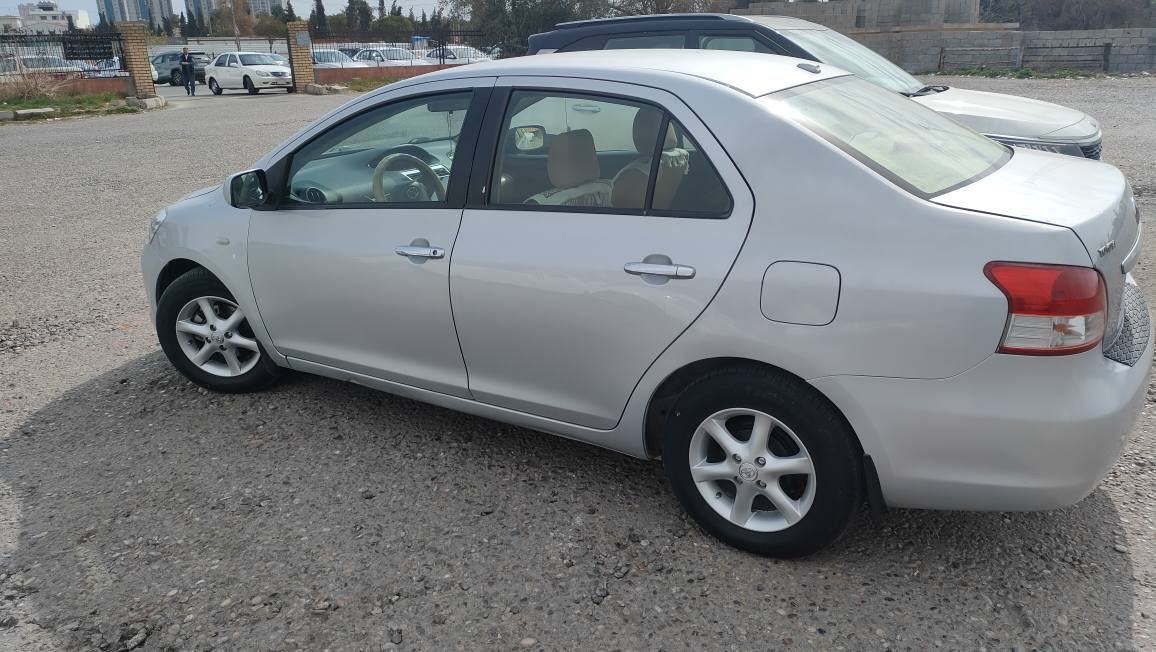 3 پارچەی بویاغە لەگەل دۆسەی لای سیایەقی بئ ژوورێ .
   *********** أربيل, العراق
