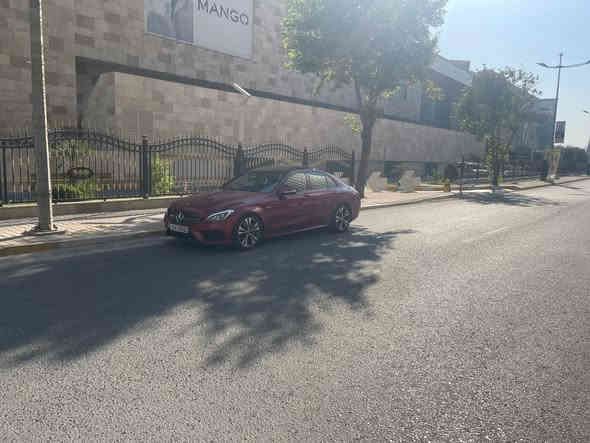 ‏Mercedes C300 2015 للبيع او المراوس 
اوردر خاص بدي (AMG) بانوراما
سياره چكات بلادي 
بردات 3 قطع كهرباء 
دبل ماوس
داخل ابيض 
شاشه
كامرات
حساس امامي خلفي
تدفئه تبريد كشنات 
رادار امامي
ادار خلفي
نقطه عمياء
داخل الوان متغير (٣ الوان)
لايتات زينون دبل عدسه ( داينمك)
بك لايت ليد
بصمه تشغيل
بصمه ابواب
اوتو بارك
وبعد هواي مواصفات بيها معروفة
السياره نضيفه جداً ماشيه43
السياره BCM   
كير ومحرك مكفولات من الفتح والتبديل ملاحظه  السياره بدون صبغ محوله بسمي سنويه وجاهزه 
رقم صاحب السياره
 ***********
***********
