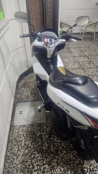 دراجة pcx جيل اول ياباني JF صارلها سنتين عندي الله يشهد مموديها لمصلح ...