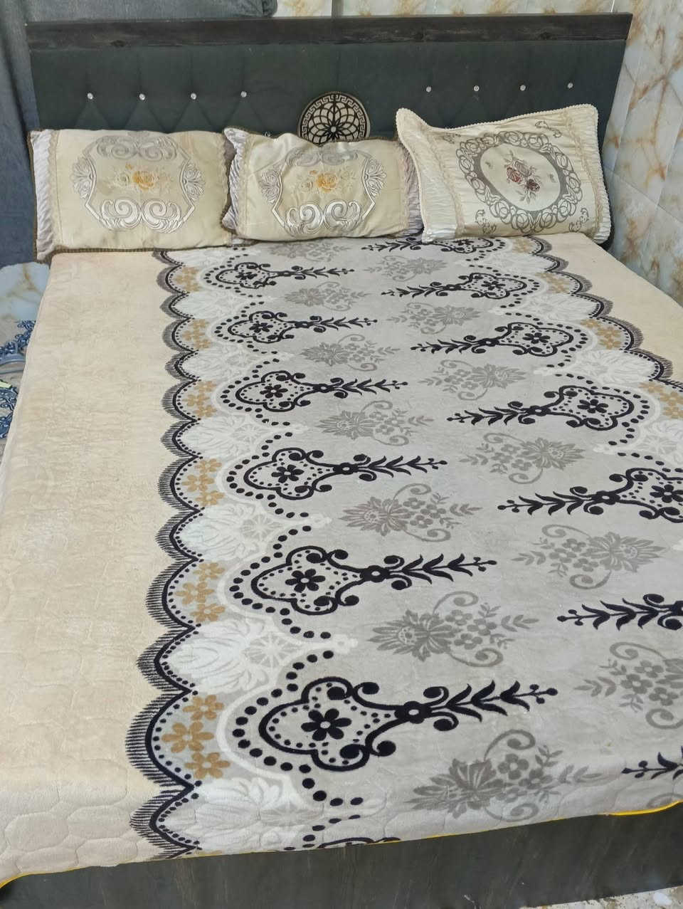 سلام عليكم غرفه للبيع مستعمله الي يحب يتواصل وياي 
على الرقم *********** مكاني كربلاء 
بس ملاحظه السجه مال الكنتور مكسور وشكرا قيم واخذ
