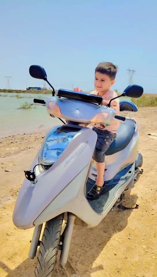للبيع: بريز أميرة الشارع – نظافة ووقفة بلاد 🏍️
للبيع: بريز أميرة الشارع – نظافة ووقفة بلاد 🏍️
لأصحاب الذوق واليدورون دراجة "نظيفة ومال جنة"، متوفرة بريز بمواصفات ممتازة:
✅ المكينة: بلاد (شد شركة) ما مفتوحة ولا داخلة تصليح، عزم وقوة.
✅ التشغيل: نكرة سلف، كهربائيات كاملة (MP3، هورن، إشارات).
✅ الإضاءة: لايت LED عالي ناصي يفرش لك الدرب فرش.
✅ الكماليات: تجوة جديدة مريحة جداً.
✅ التحويل: رسمي وبنفس اليوم (معرض المصطفى).
⚠️ ملاحظة للمصداقية: الدراجة بيها خيط دخان أبيض بسيط جداً، والمكينة لسه بوضعها الأصلي وما حبيت أفتحها لأنها قوية وما تتفوت.
📍 المكان: المشرح (تفضل وشوف بعينك واطلع جربها، وإذا ما عجبتك ضيفنا وشربك جاي).
💵 السعر: 750 ألف  وبيها مجال ***********
