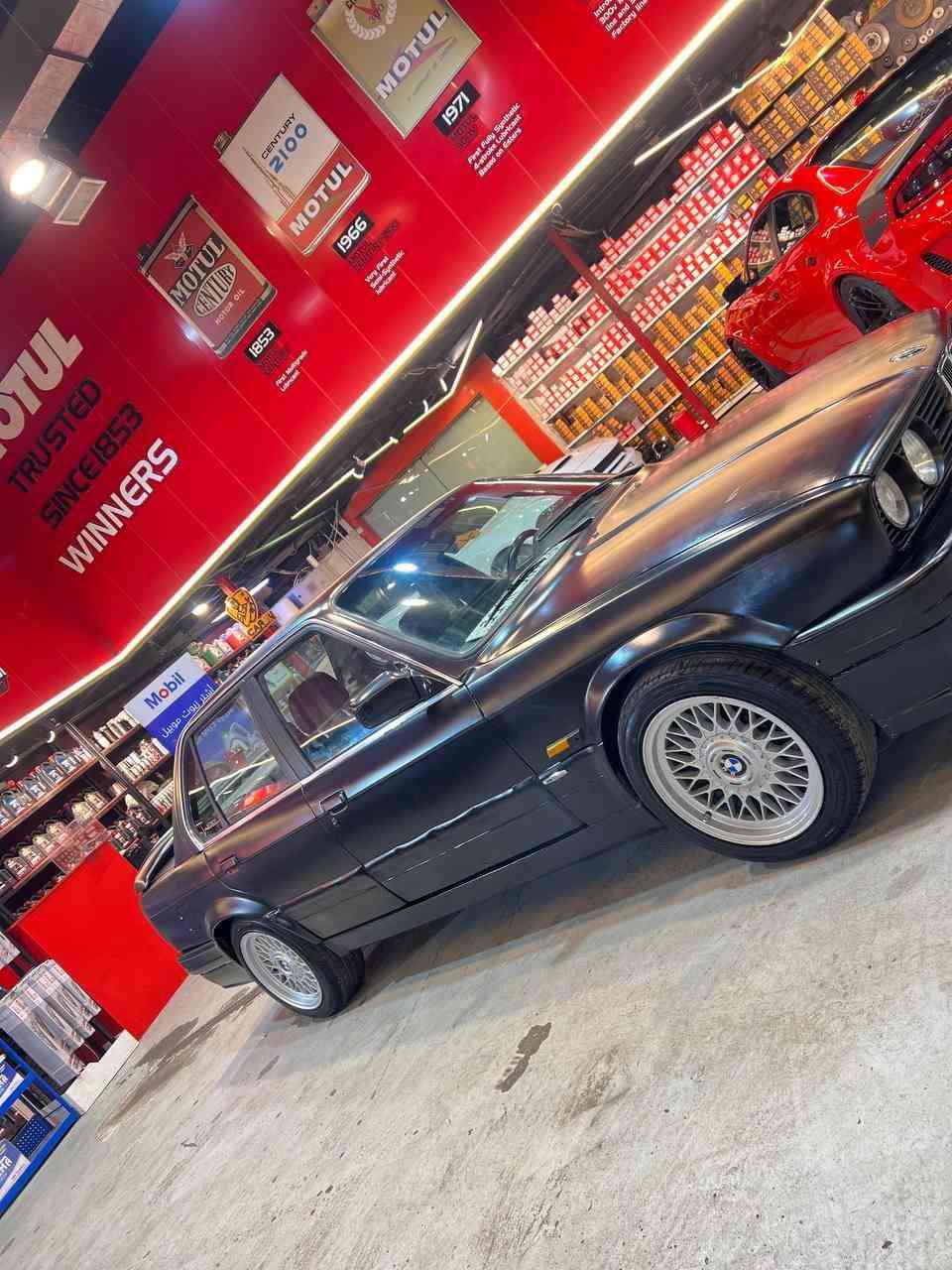 السلام عليكم
سياره BMW للبيع زعره E30 
موديل 1988 
صدر أمامي خلفي جديد 5 استد 
سياره نضيفه ونصبتها حلوه وتجي وشوف بعينك 
مكان السياره بغداد / البلديات / قرب الإطفاء 
السعر 42 ورقه 
للإستفسار على هذا الرقم  ***********
