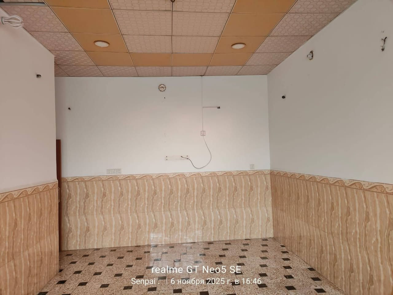 100 متر مربعه 10 × 10 طابق واحد صب حي الوفاء شارع 15 وساحه السعر ١٤٥.  ***********
