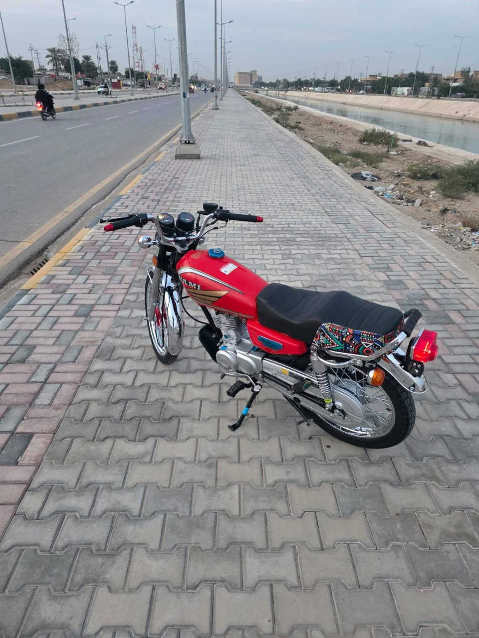 السلام عليكم دراجه للبيع شاصي 17 وتعمير 25 كله اصلي وجديد ثاني تبديله دهن محرك انتنس
مكاني كوت العزه القديمه 
خاص مفتوح


**إذا كنت صاحب هذا الإعلان وتريد حذفه لأي سبب، رجاءا أرسل رسالة إلى الدعم الفني**