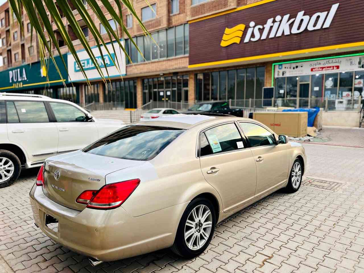 سـەرەتا بەناوی خوای گەورە 🤎.
بــۆ فرۆشتن تــوێتا ئـەڤەلۆن 2007..
مـووس مـووس..
خـەلیجی قەپات مواسەفات لمتد..
نــاوزەرد..
سڵـاید 
بــەسمە
پەردە
كـوشن سارد و گەرم
كوشن خەزن..
5 بەسمە..
ســەیارەی ماڵە و كامل كامل مەسروف كراوە ..
تازە سێرڤسم كردوە 
ڕۆنی گێڕ و مەكینەم تازە گۆڕیوە.
تاخمێك تایەی لۆك لۆكم بۆ بەستوە ..
گێڕ و مەكینەی بەشەرتی ١٠ فیتەر نەكراوەتەوە و دیجیتاڵیشی نیە ..
تەقە و ڕەقە و كارەبایی ھەمو گیانی بەشەرت..
سـەیارەكە بە پاكی ماوەتەوە ماشااللە ھـەر ھەمو گیانی لەسەر بــیلادە ..
چاڵ و شوخت و قوپاوی ھیچ نیە..
سەقفی ڕێك شوشەیە..
سـەیارەكە كامل پەمپی دوبەیە بۆ جوانی ..
بێ دەعم و لێدراو بەشەرت ..
ھەر ھەمو شتێكم نوسیوە پرسیاری عەیب و عاری مەكە ..
موشتەری نیت ڕەحمەتت لێبێت سەری خۆم و خۆشت مەیەشێنە .. 
سعری فرۆشتنی62 گەڵاو مەجالێكی كەم ..

لــە كەلــارم ...
***********
