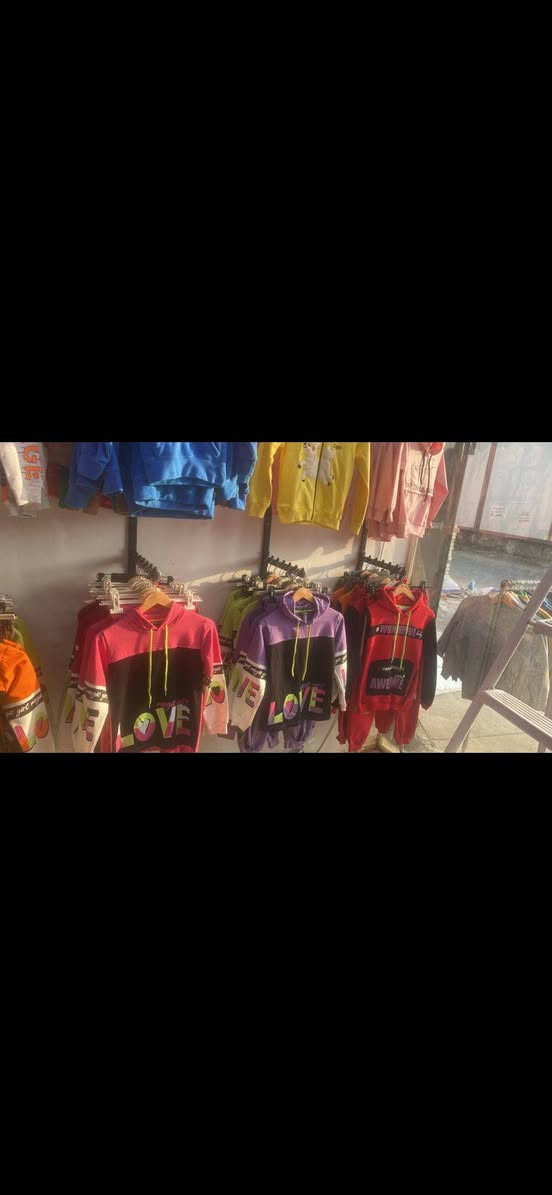 سلام عليكم مالبس اطفال من عمر سنه لحد15 سنه ابيع شلع *********** مكاني بغداد
