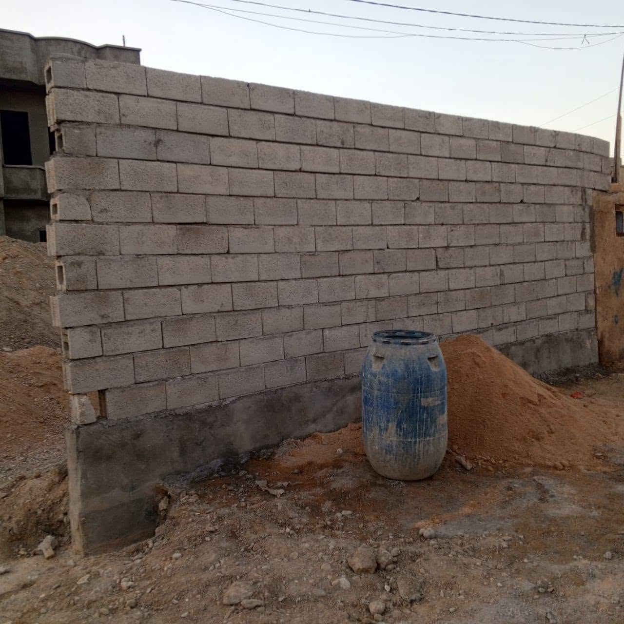 السلام عليكم خلفه بناء حجر وبلوك اشتغل داخل وخارج المنطقه تسليم مهندس ***********
