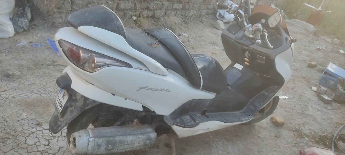 السلام عليكم فورزا 0/8 شغالات ثنينهن تنگر سلف وتطلع 
أبيعك كوم حديد لاتگلي شبيها مابيها ابيع كوم حديد
السعر ثنينهن 900 وبيهن مجال قليل للشراي 
واتساب *********** وانا بلخدمه
الناصريه مركز
