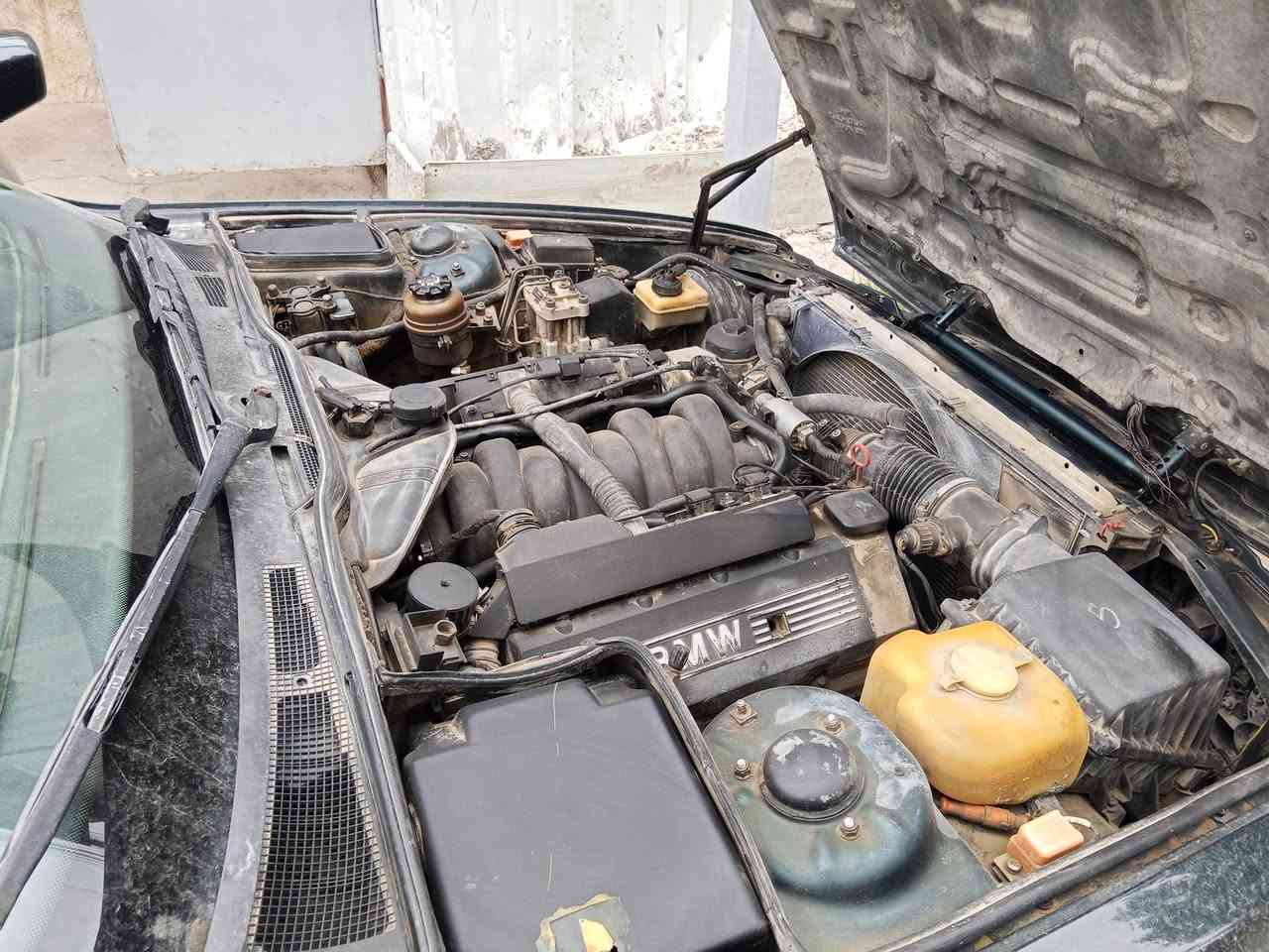 سلام عليكم بي ام 740 أصل أو فصل ثمانيه اسلندر تخم تاير جديد صدر امامي وخلفي جديد  كير ومحرك بالجيش سياره حلوة معنى الكلمه رقم انكليزي بسمنه وين متريد حول تبريد ثلج سعر 60 بي مجال قليل اتصال عليه رقم *********** مكان سيارة بغداد منصور دور سود
