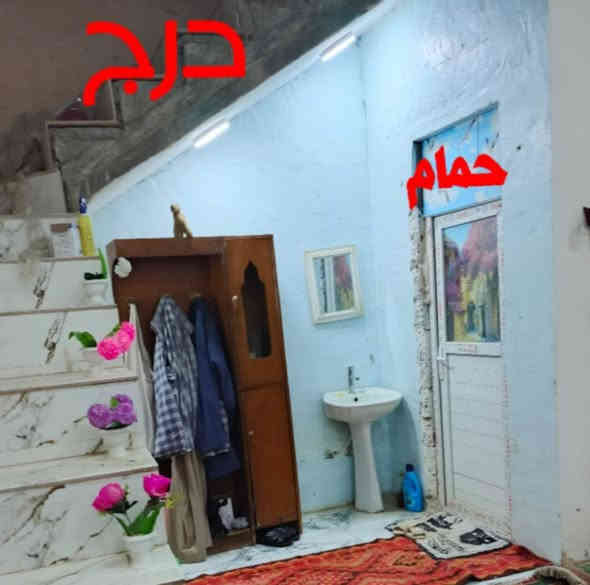 الدار للبيع المساحة الكلية ١٢٥متر مربع طابو زراعي سند ٢٥ العنوان بابل سيف سعد الوردية خارج قرب ابو رضا الحجام  يحتوي على صاله مطبخ غرفة نوم هول صحيات بالداخل والخارج منؤر خلفي علمن البناء بلوك درجة اولا
بي شغلات بسيطة البيتونه مسكفه سندويج المطبخ الجدران يراد سيرامك السطح يراد اله فرشي
بي صاله ٥×٤ونصف
بي مطبخ ٤×٣
بي غرفة نوم ٤×٤
بي هول مفتوح ٥×٤ 
معا الدرج والصحيات
بي صحيات بالداخل والخارج
بيع مستعجل جدا 
السعر 42مليون قابل للتفاوض 
مكتب الشمس للعقار 
***********
***********
بيع مستعجل 
سجل 49
