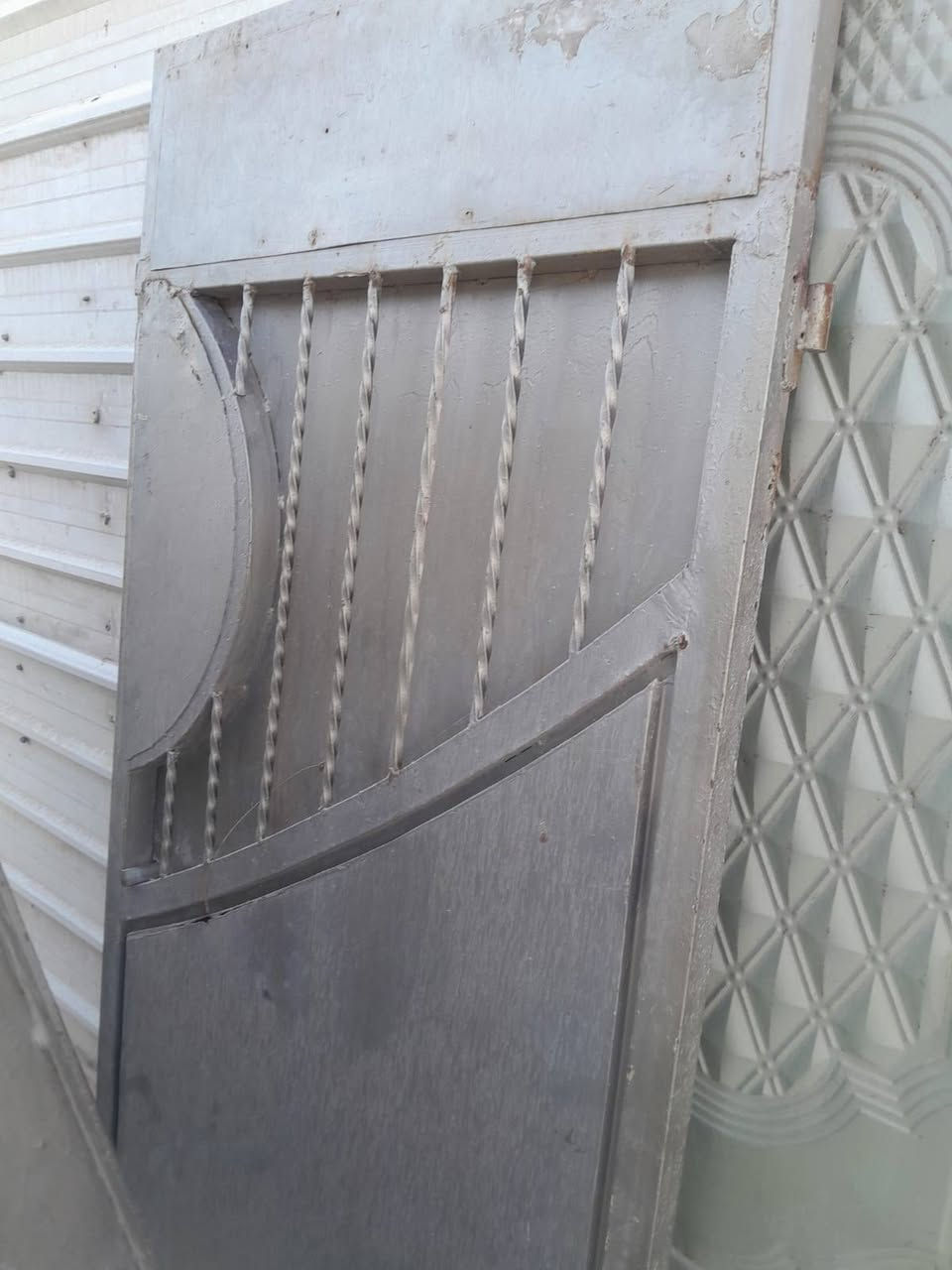 باب سلايت للبيع رتفاع مترتين وطول 3مترات و50
سعر 175
***********
