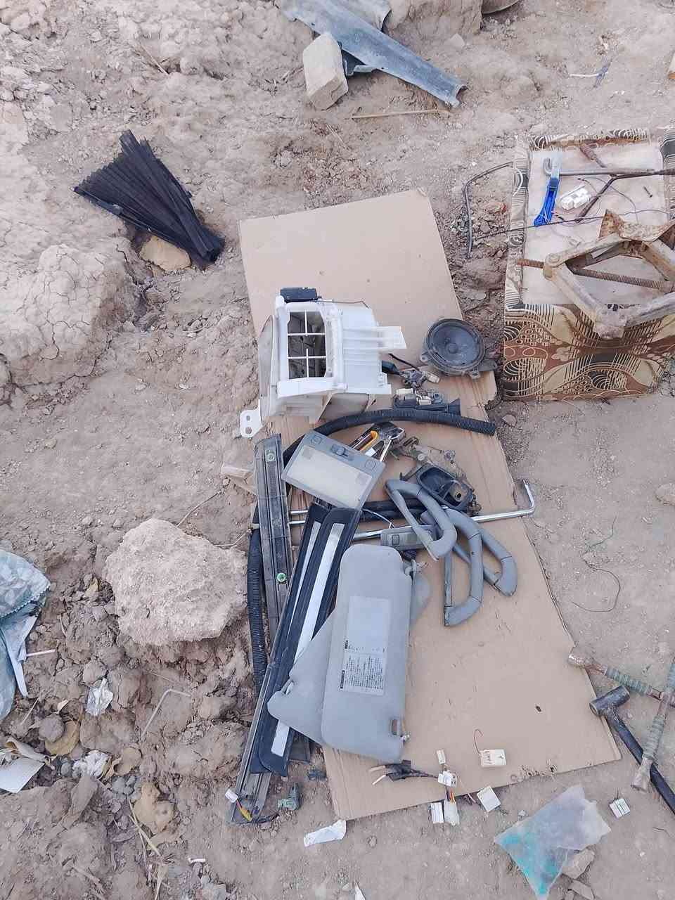 سلام عليكم للبيع سستم مال راس ثور فلات اخضر زيتوني اربع بيبان وجملغات 2 بنيد وصدوك  ودعاميات 2  وبكلايتات خلفيه لايتات ابو عيون جديد كشنات 4 مال راس ثور يرهمن مارك كرسته)) الرقم  ***********) سعره كلهن 250 وبيه مجال

