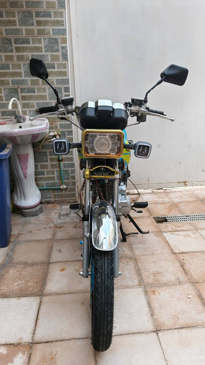 السلام عليكم 
سيفان 5 كير محرك 200cc رقم انكليزي مداور ثاني يوم نجف بأسمي استخدام 3 اشهر بحالة الوكالة الدراجه 
السعر 1400 وبيهة مجال بسيط 
للتواصل واتس اب ***********
