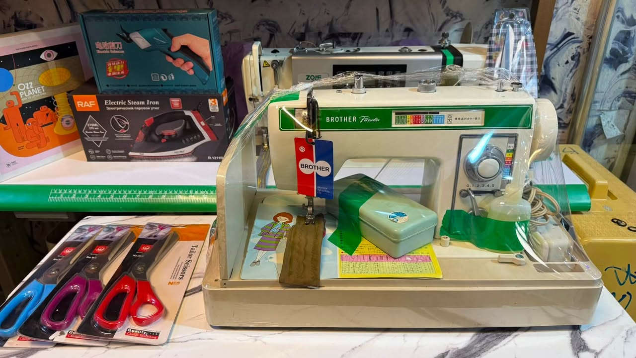 مكائن خياطة معرض العراق 
 مكائن 10 نقشات 🧶
مكائن صناعي 🪢
مكائن فراشة اصلي✔️
مكائن فراشة تجاري 🧶
مكائن تگل 🪡
مكائن الكتروني حديث 🧵
مكائن برذر مؤسسة ✔️
اوڤر منزلي🪡
اوڤر صناعي ☑️
ادوات احتياطية 〽️
مقصات ✂️
كل مايحتاجه البيت العراقي متوفر 
لدى معرض العراق 
لمعرفة الاسعار التواصل على الصفحة 
او التواصل على واتساب او الاتصال اسياسيل
على الرقم التالي ***********
عنوان المحل : الموصل / الفرع الاول موصل جديده
 الفرع الثاني شارع خالد موصل القديمه سابقاً❤️
