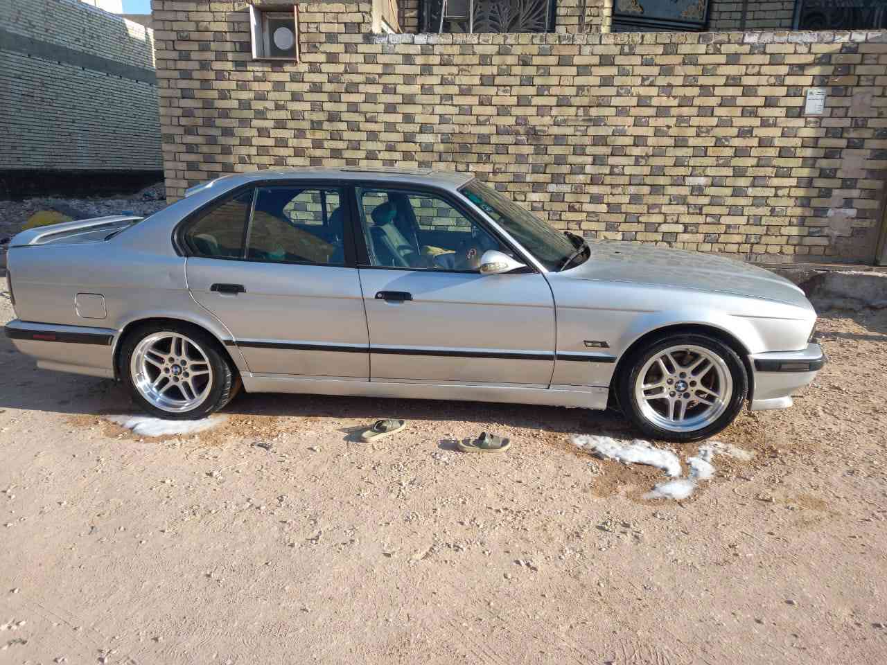 525 موديل 93 سيارة حلو وجاهزه للبيع ***********
