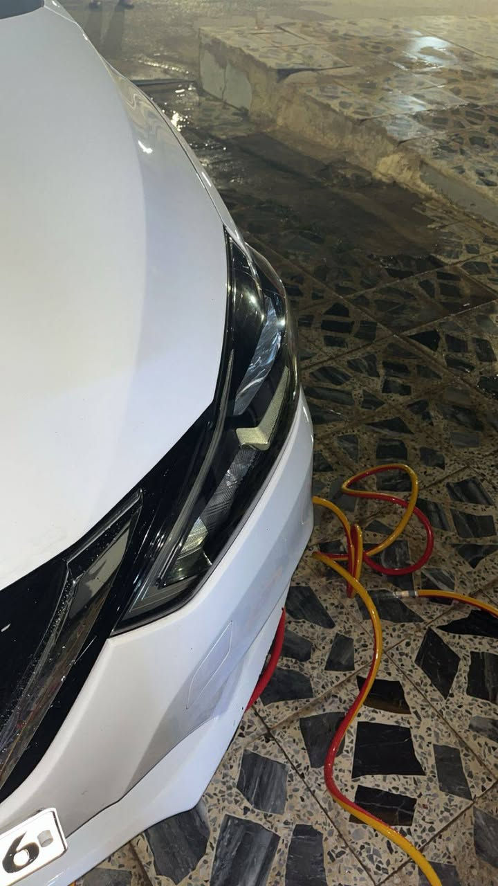 السلام عليكم سينترا للبيع موديل 2017 وارد امريكي سياره حلوة حادثها بسيط خابر ودلل
*********** بي واتساب سعرها 123 بيها مجال بسيط
