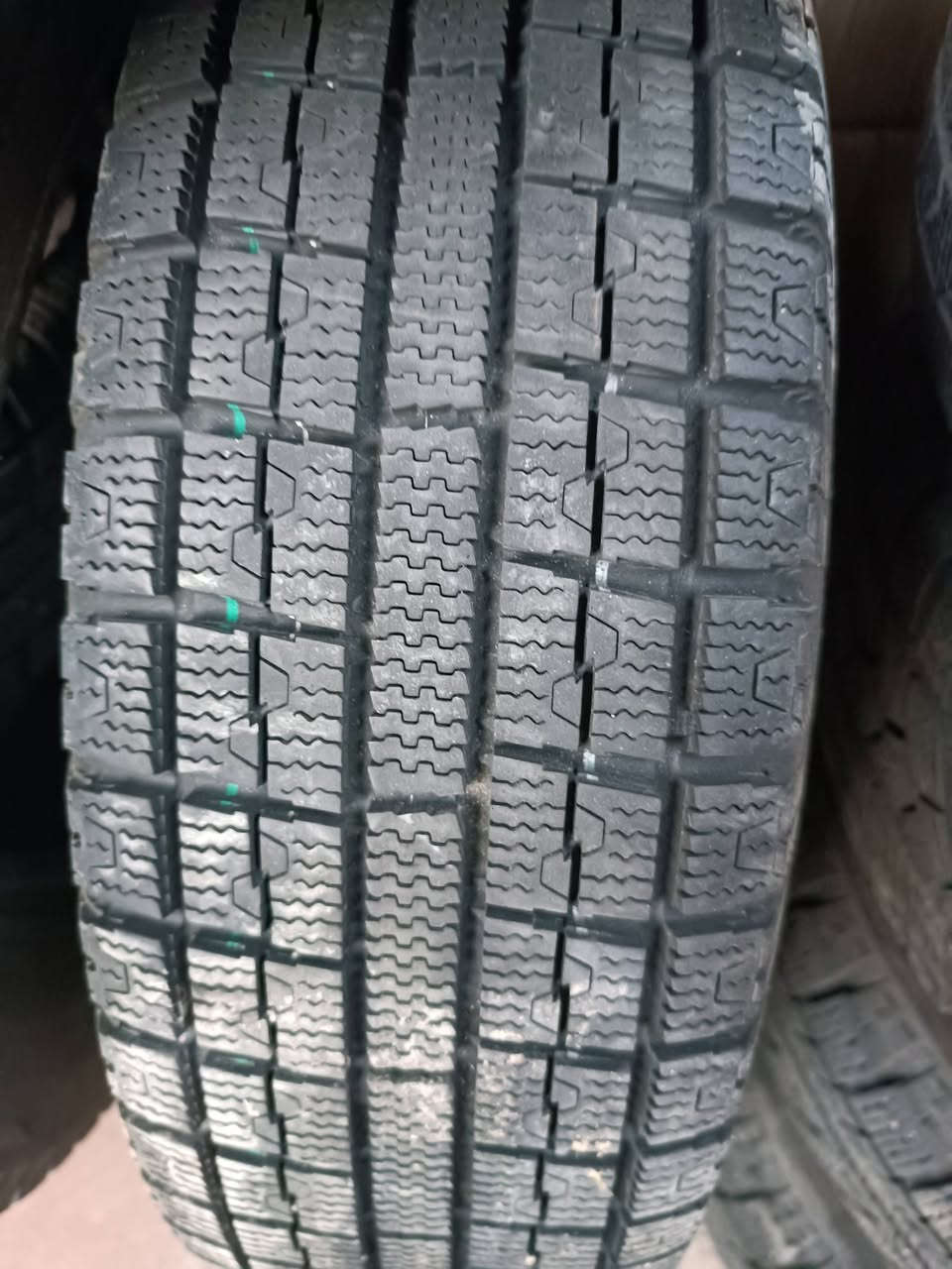 سلام عليكم
متوفر إطارات 
185/60/15
185/65/15
175/65/15
باله نظيف كلش سعر زوج 35 
***********
حلة حي صناعي
