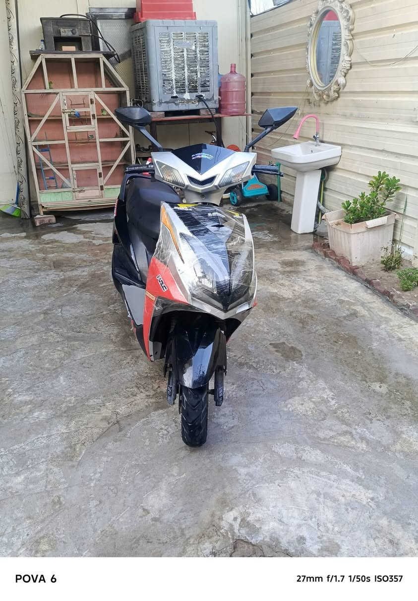 السلام عليكم 
داجه للبيع نوع سكنس 🏍️
موصفات:
1:سرعتهه 99حقيقي+تتكون من6بطاريات مسطره اصلي!!
2:كهربائيات كلهه شغاله لايتات بك لايك كله شغال
3:نضام الرجوع للخلفR
4:تحتوي ع مثبت سرعه
5:داجه وتر بروف(ضد الماء)
6:مانع نزلاق في الامطار
7:دبلات رياضي
8:شاحنه اصليه!!
السعرررررررر(650)بيهه مجال للشراي
نضافه. فوك90./.
الموقع📍:بغداد الغزاليه 
للستفسار📞:*********** 
واتساب فقطط!! نقط فقط ذيل خلفي
